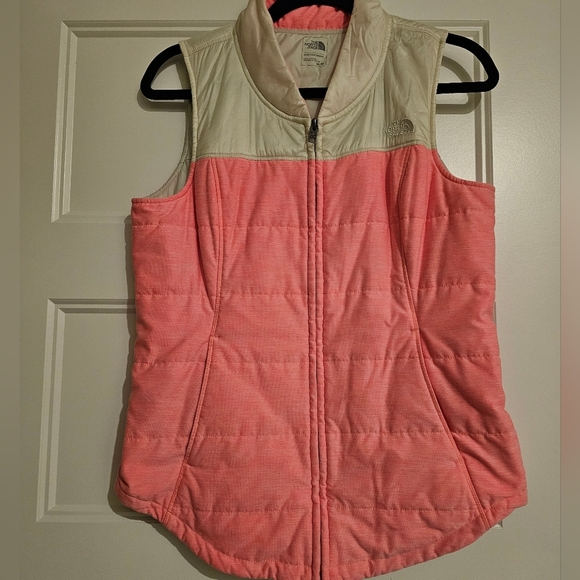 The North Face Peach and Cream Insulted Puffer Vest sz medium - Picture 3 of 8